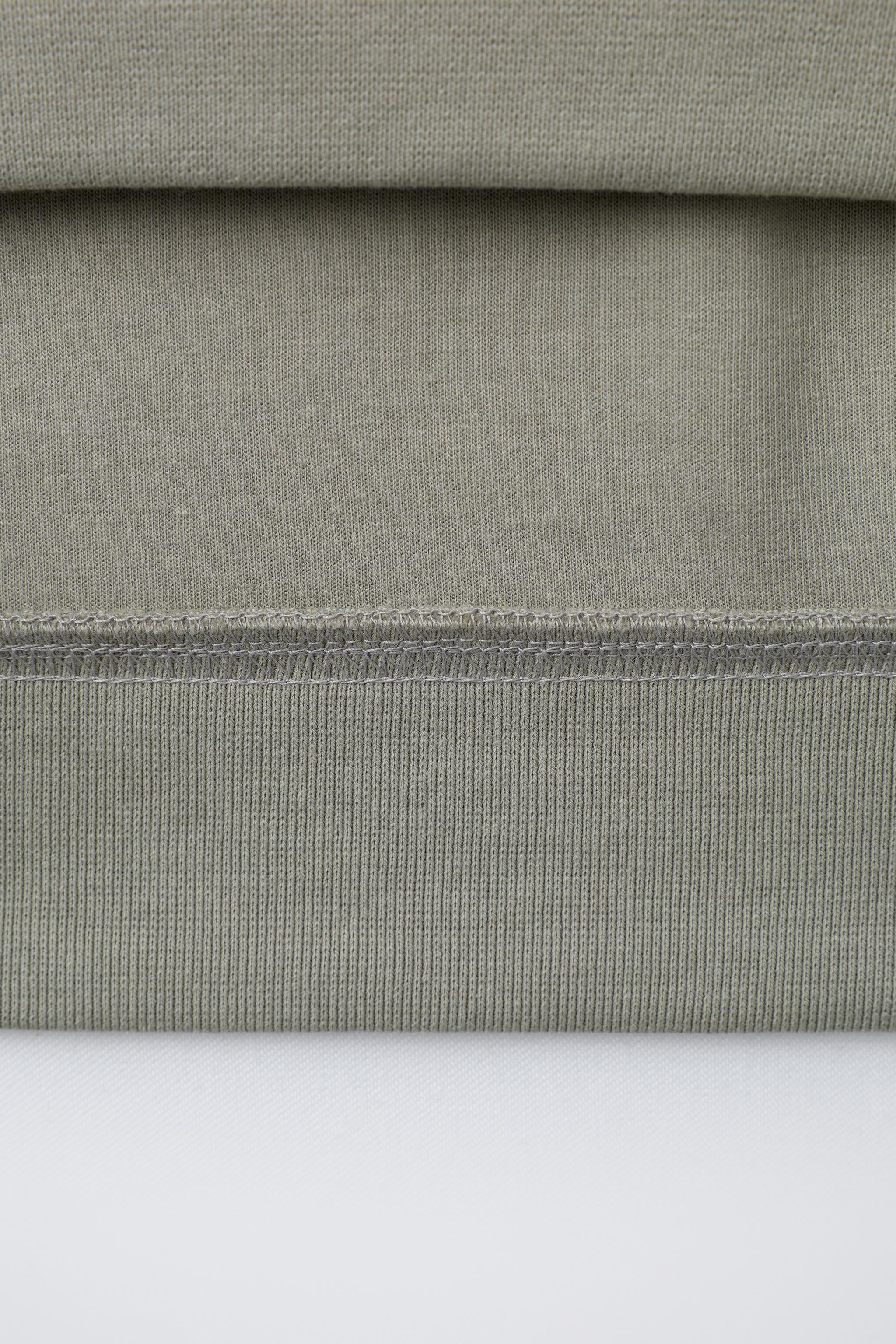 INTERLOCK SWEATSHIRT AND JOGGER SET WITH EMBOSSED TEXT